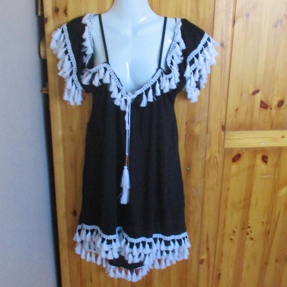 Boho Black & White Tassel Peasant Top NEW SM/MED - Picture 1 of 10